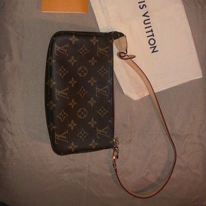 Lv pochette no
